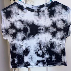 Black and white tie-dye cropped T-shirt